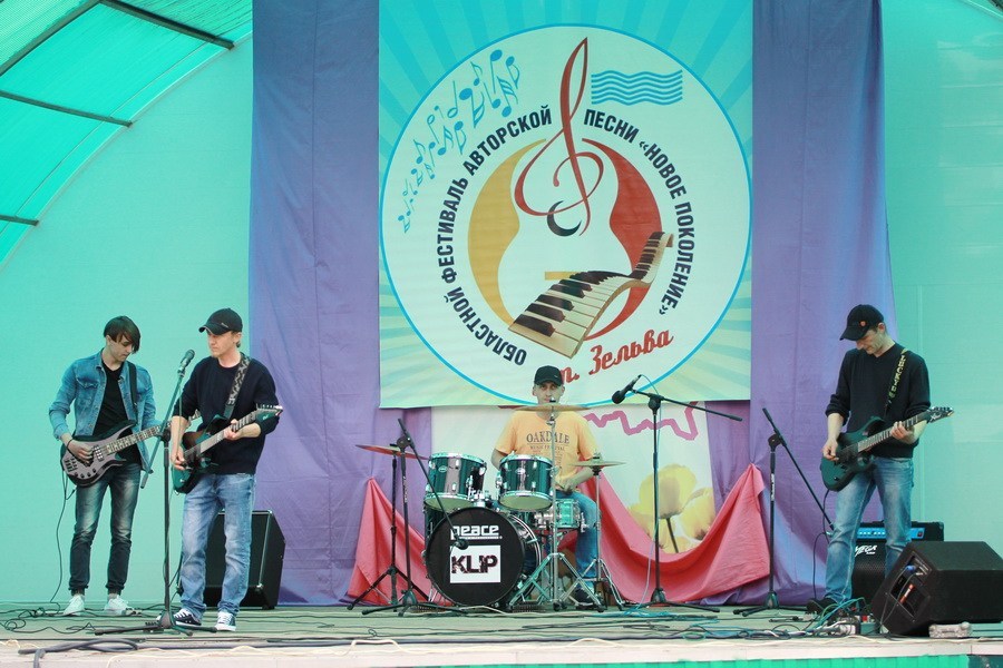 Фестиваль авторской песни «Новое поколение», в номинации «Авторский коллектив» победила рок-группа «KLIP», филиала по культурно- досуговой деятельности аг.Пограничный.